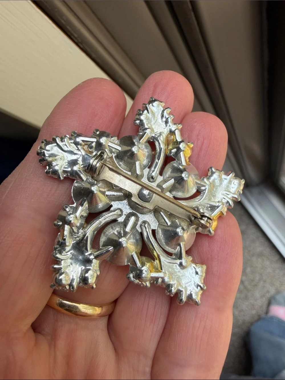 Vintage Mid Century Crystal Floral Burst Rhinestone Brooch - Silver Tone
